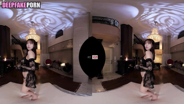 She can't decide what to wear on a date, fake Miyuki Watanabe (渡辺 美優紀 性別)