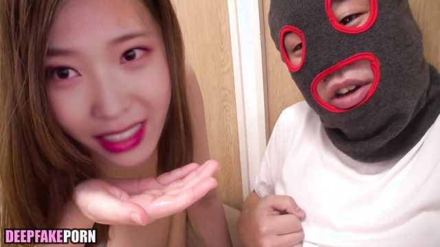 Korean 한국어 celebtity IU shows the mastery of the perfect blowjob 아이유 [PREMIUM]