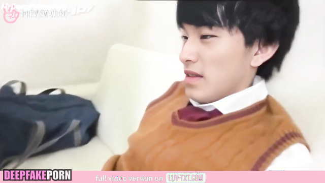 Gay couple enjoying perfect oral sex / Mark (마크 엔시티) smart face change