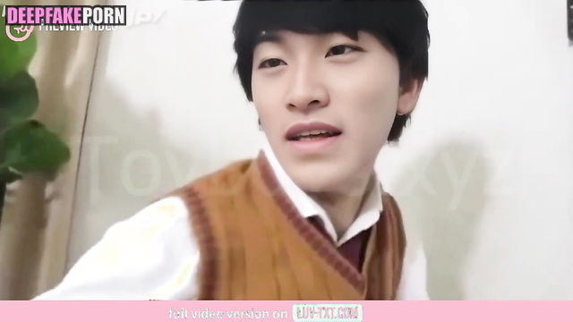 Gay couple enjoying perfect oral sex / Mark (마크 엔시티) smart face change