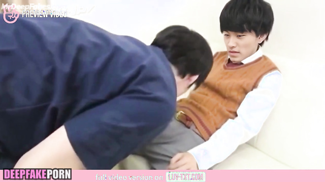 Gay couple enjoying perfect oral sex / Mark (마크 엔시티) smart face change