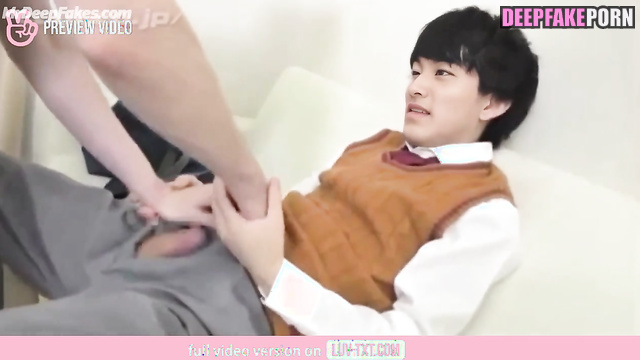 Gay couple enjoying perfect oral sex / Mark (마크 엔시티) smart face change