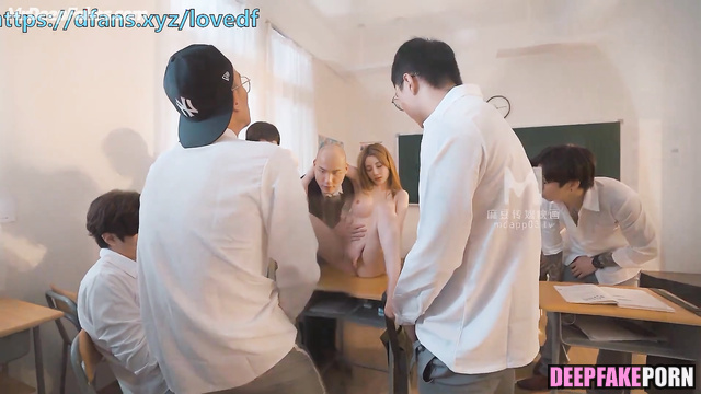 李小璐 Li Xiaolu gets fucked in front of guys who jerk off on her 中国人 Chinese