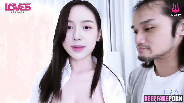 For some reason stranger touched her boobs 周也 充满激情的性爱 Zhou Ye fakeapp [PREMIUM]