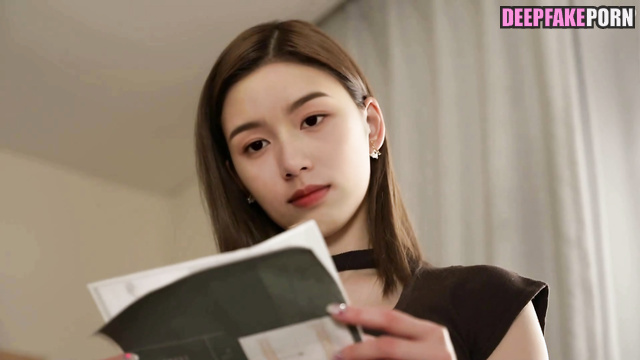 Sex scene 周也 Zhou Ye calls masseur at home and can't hold sexual desure 性爱场面 [PREMIUM]