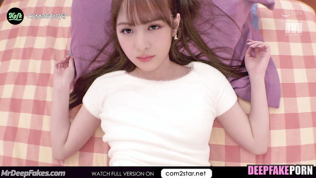 He gently caresses her body with his hands - Huh Yunjin (허윤진 르세라핌) fake