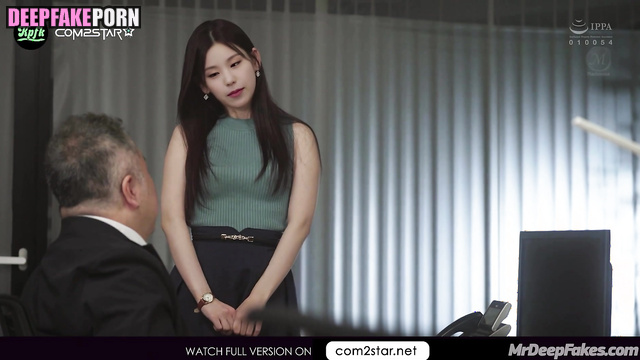 Boss of Yeji 예지 asks her to stay after work to have wild sex 섹스 ITZY 있지