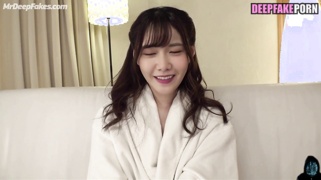 ヌード Shy maid Yoona won't miss a chance to get fucked 少女時代 SNSD nude