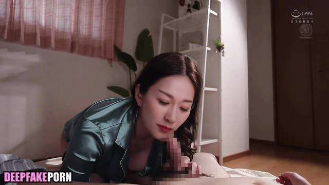 Guy kissing dirty bitch Li Xiaoran (李小冉 假名人色情片) during sex / face swap [PREMIUM]