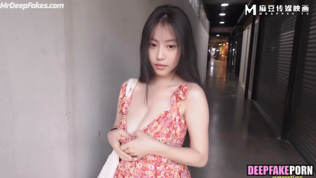 He washed her tits and pussy in the shower, fake Mio Imada (今田 美桜 本物の偽物)