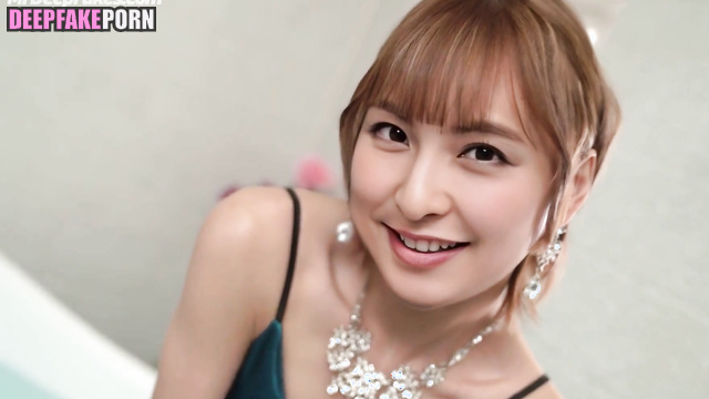 Japanese lady wants you in the bathroom / 深層学習プログラム 偽の有名人のポルノ