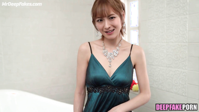 Japanese lady wants you in the bathroom / 深層学習プログラム 偽の有名人のポルノ