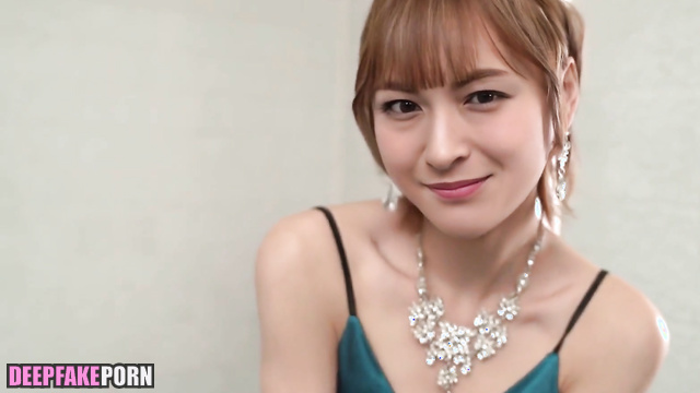 Japanese lady wants you in the bathroom / 深層学習プログラム 偽の有名人のポルノ