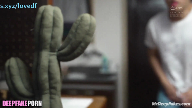 She promised him sex for cunni but deceived him 唐嫣 真假的 Tiffany Tang A.I.