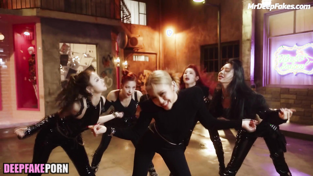 Girl from ITZY band show how they spend their free time with guys 있지 PMV 가짜 포르노 fake porn