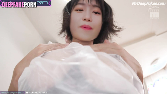 Yuri (Jo Yu Ri) チョ・ユリ finds dick of this guy really awesome ヌード IZ*ONE アイズワン nude