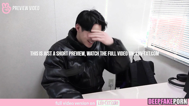 Boyfriend gave him cute bouquet, it was so unexpected 공유 딥페이크 Gong Yoo ai