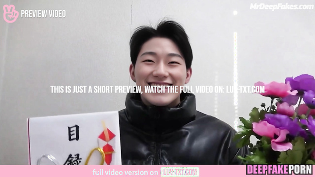 Handsome brunet came to his girlfriend to give her flowers, ai San 산 에이티즈