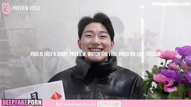 Handsome brunet came to his girlfriend to give her flowers, ai San 산 에이티즈