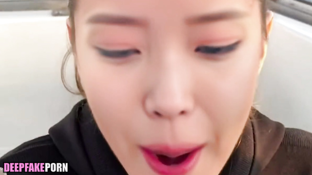 Sexy idol IU sucking dick in public (섹시한 아이돌 아이유 빨다)