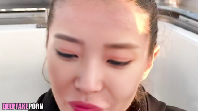 Sexy idol IU sucking dick in public (섹시한 아이돌 아이유 빨다)