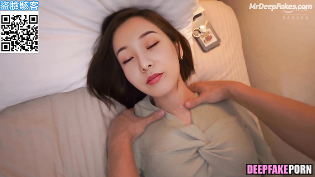 Cute Zamy doesn't mind rubbing your dick [deepfake sex tape] 智能換臉 性爱场面 奎丁