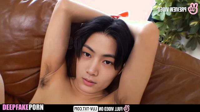 Kpop 엔하이픈 Jay from ENHYPEN showing his ass