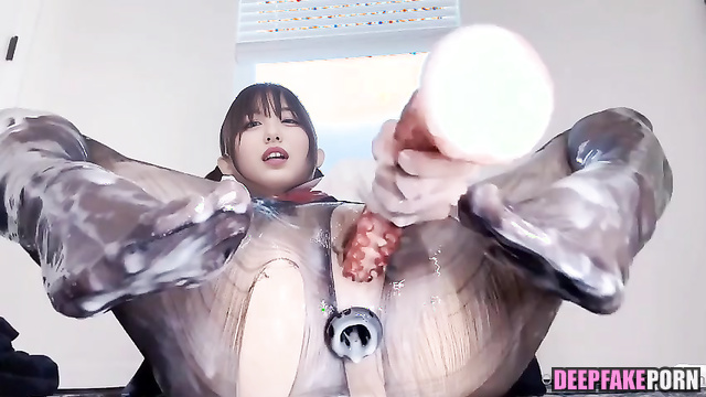 Fake Minami Hamabe (浜辺美波) solo masturbation