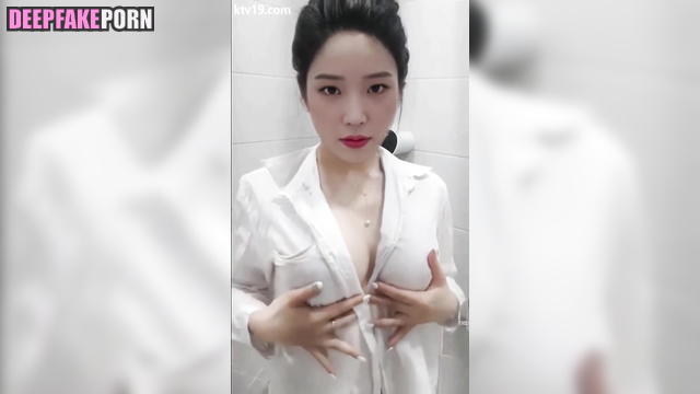 아이유/IU deepfake (딥페이크) has some naughty fun in bathroom alone
