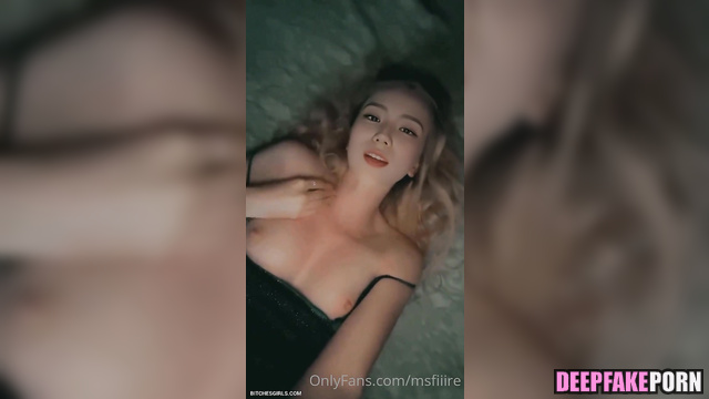 AI Blonde Jisoo BLACKPINK shows her nude boobs on selfie video / 인공 지능 지수 블랙핑크 스트립 쇼