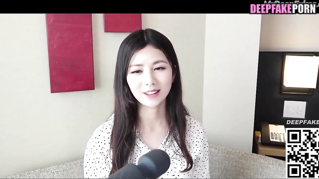 FAKE Chinese G.E.M. takes off her skirt to wank in hotel 가짜 포르노 中国人 邓紫棋 수음