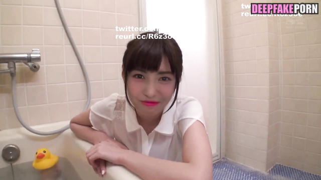 浜辺美波 Hamabe Minami sucks me in bath (ディープフェイク エロ  deepfake) [PREMIUM]
