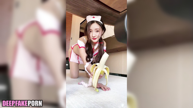 Sexy nurse Yang Mi 杨幂 eats banana in very sexy way deepfake/智能換臉 [PREMIUM]