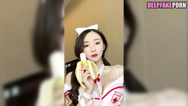 Sexy nurse Yang Mi 杨幂 eats banana in very sexy way deepfake/智能換臉 [PREMIUM]