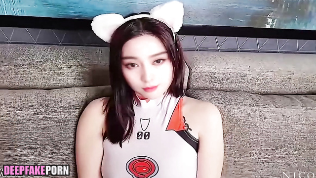 Fan Bingbing 范冰冰 is sexy bunny enjoying BiG carrot 딥페이크/deepfake